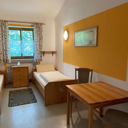 Krug'S Family Hostel Und Restaurant Weilheim in Oberbayern Exterior foto