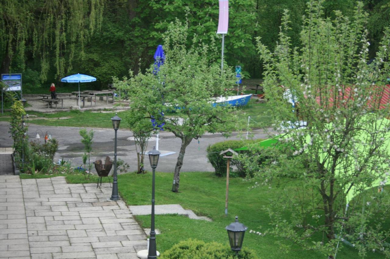 Krug'S Family Hostel Und Restaurant Weilheim in Oberbayern Exterior foto