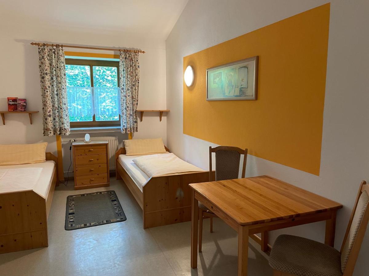 Krug'S Family Hostel Und Restaurant Weilheim in Oberbayern Exterior foto