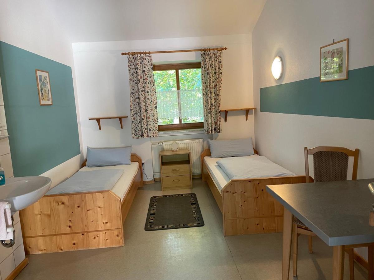 Krug'S Family Hostel Und Restaurant Weilheim in Oberbayern Exterior foto